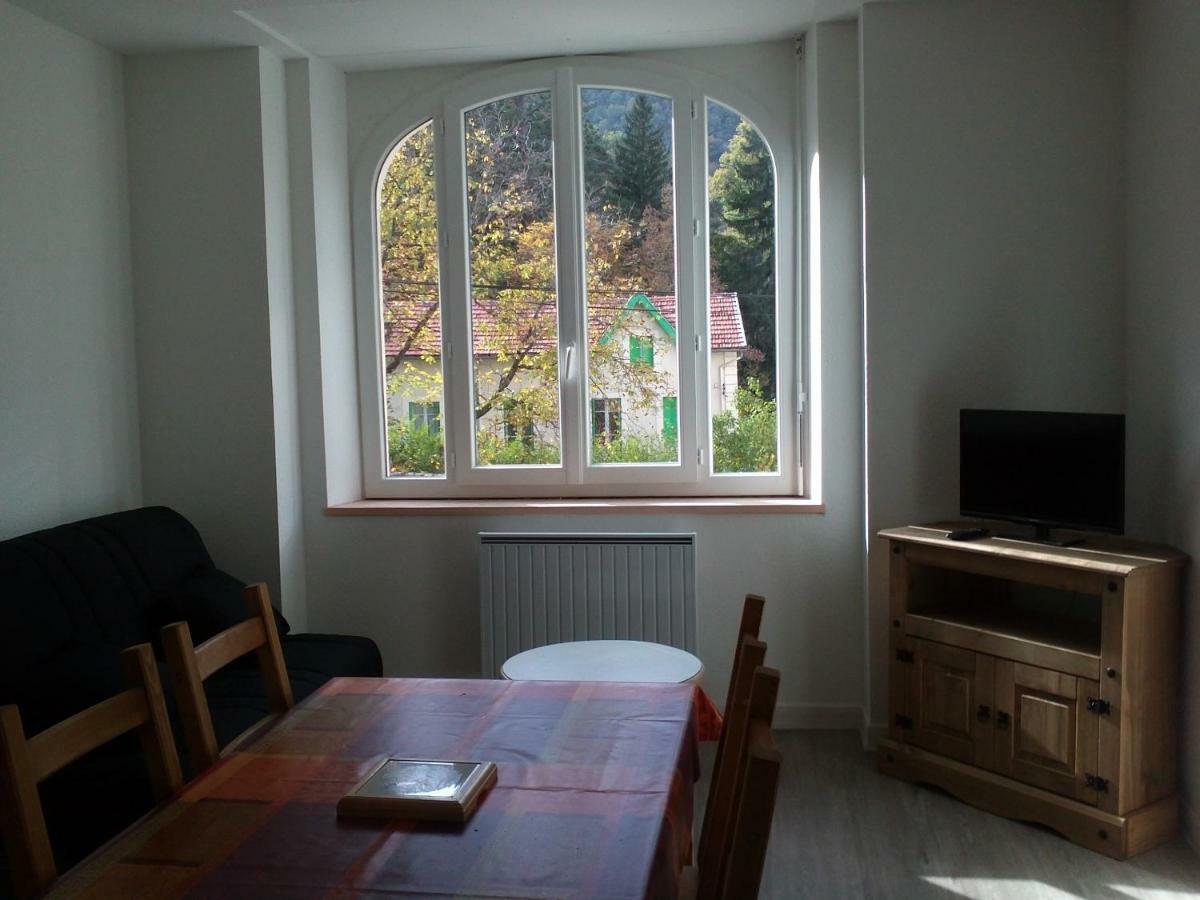 T2 250m Du Centre Apartment